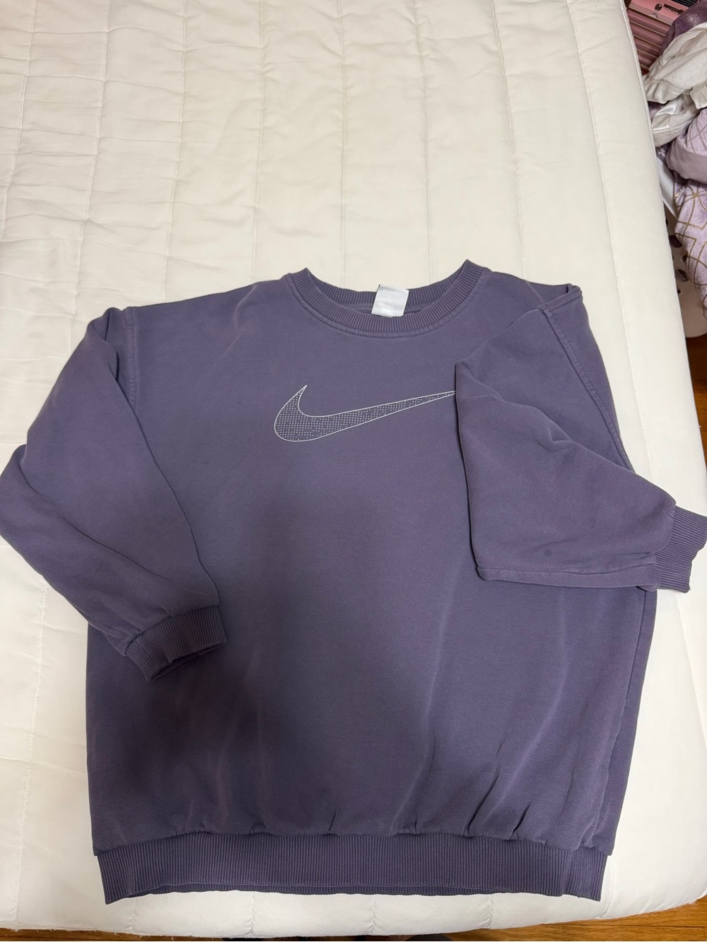 💥 KIDS Nike Lavender Crewneck Sweatshirt with Swoosh (stains)